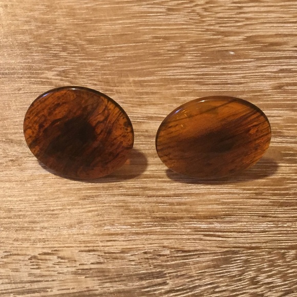 Gifted* no longer available Vintage 70s Tortoise Shell Earrings - Picture 2 of 6